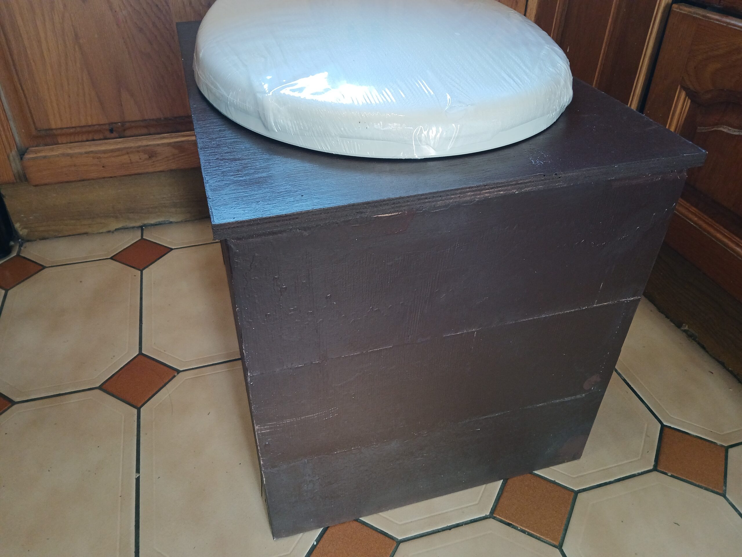Compost Toilet HH-3 (without level port) made from recycled wood in Chestnut Brown