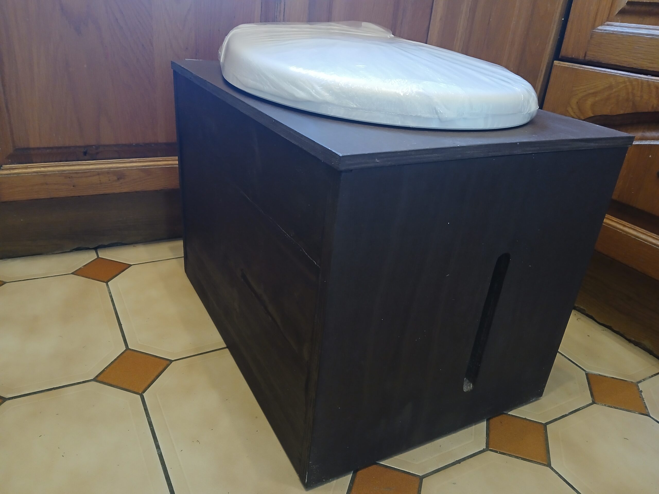 Compost Toilet HH-3 (with Level Port) in Chestnut Brown